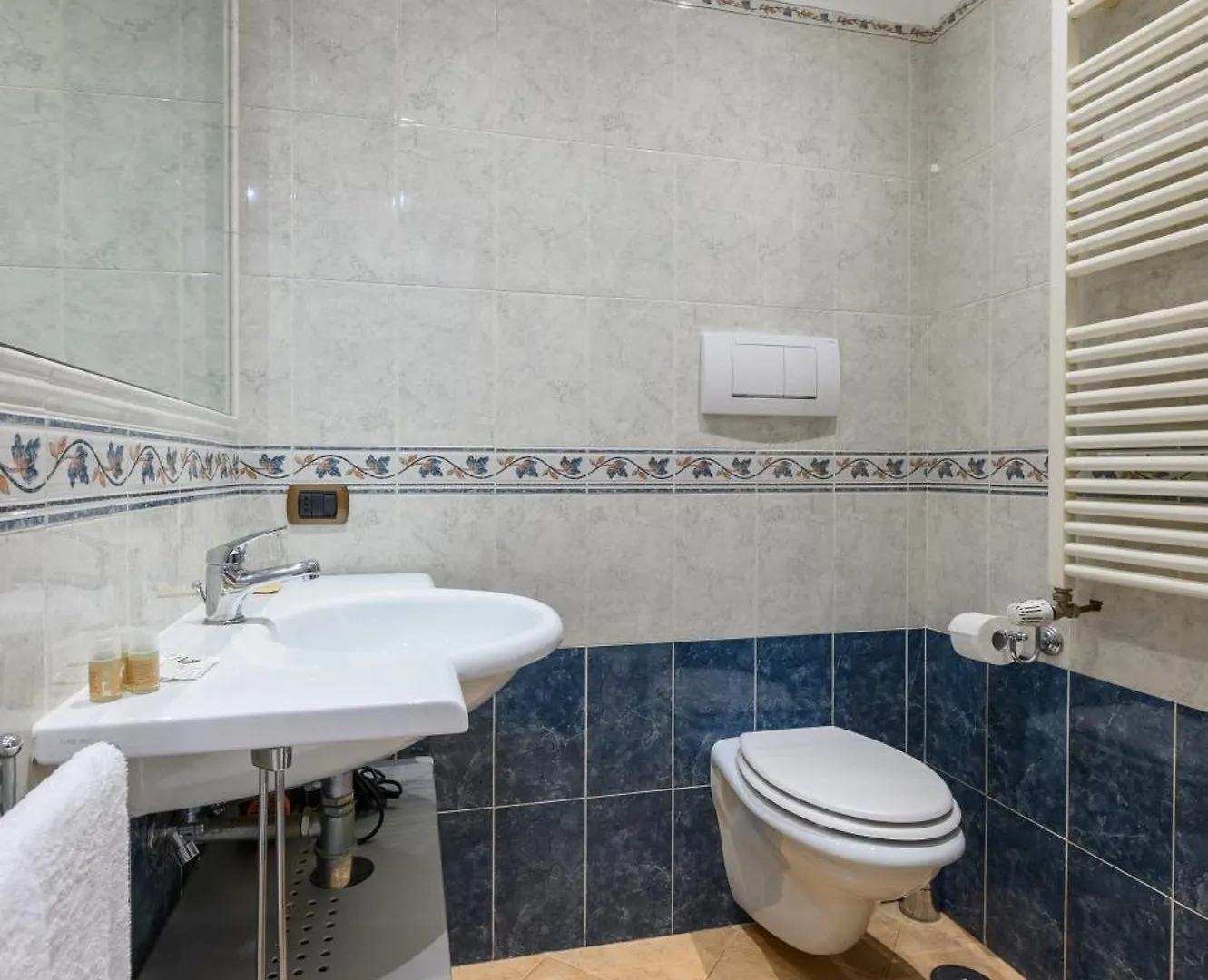 Crosti Apartments Roma 0*,  Italia