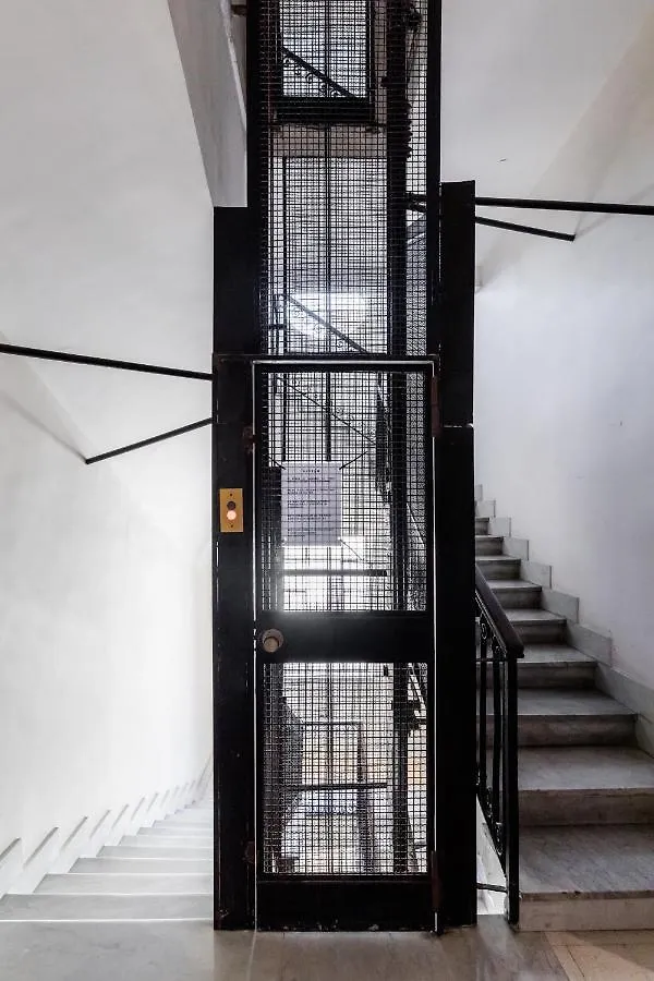 Crosti Apartments Roma Italia